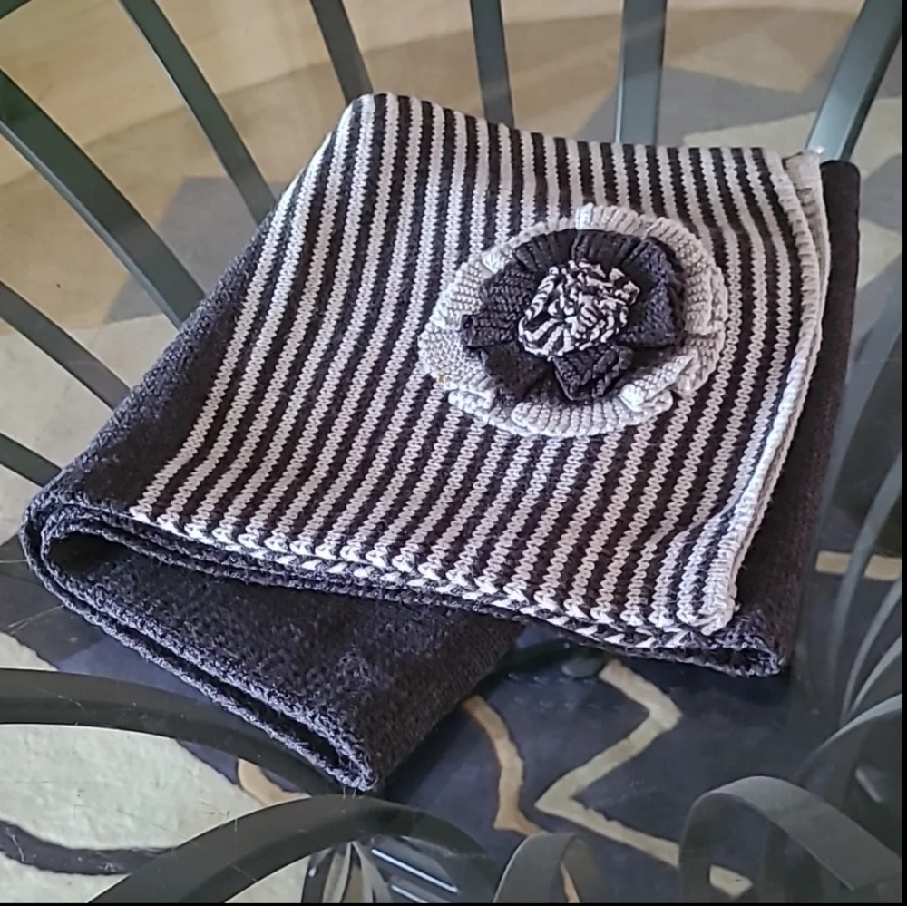 Striped Scarf with Flower Accent ❤️